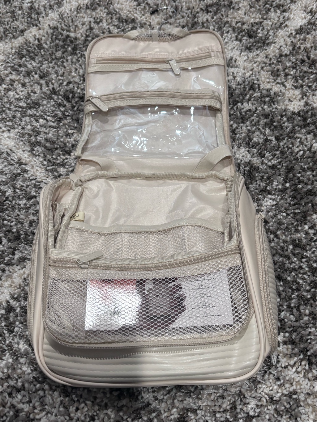 Women’s Dezi Skin - Pack It All- Multi-Purpose Hanging Travel Bag — image 4 of 8